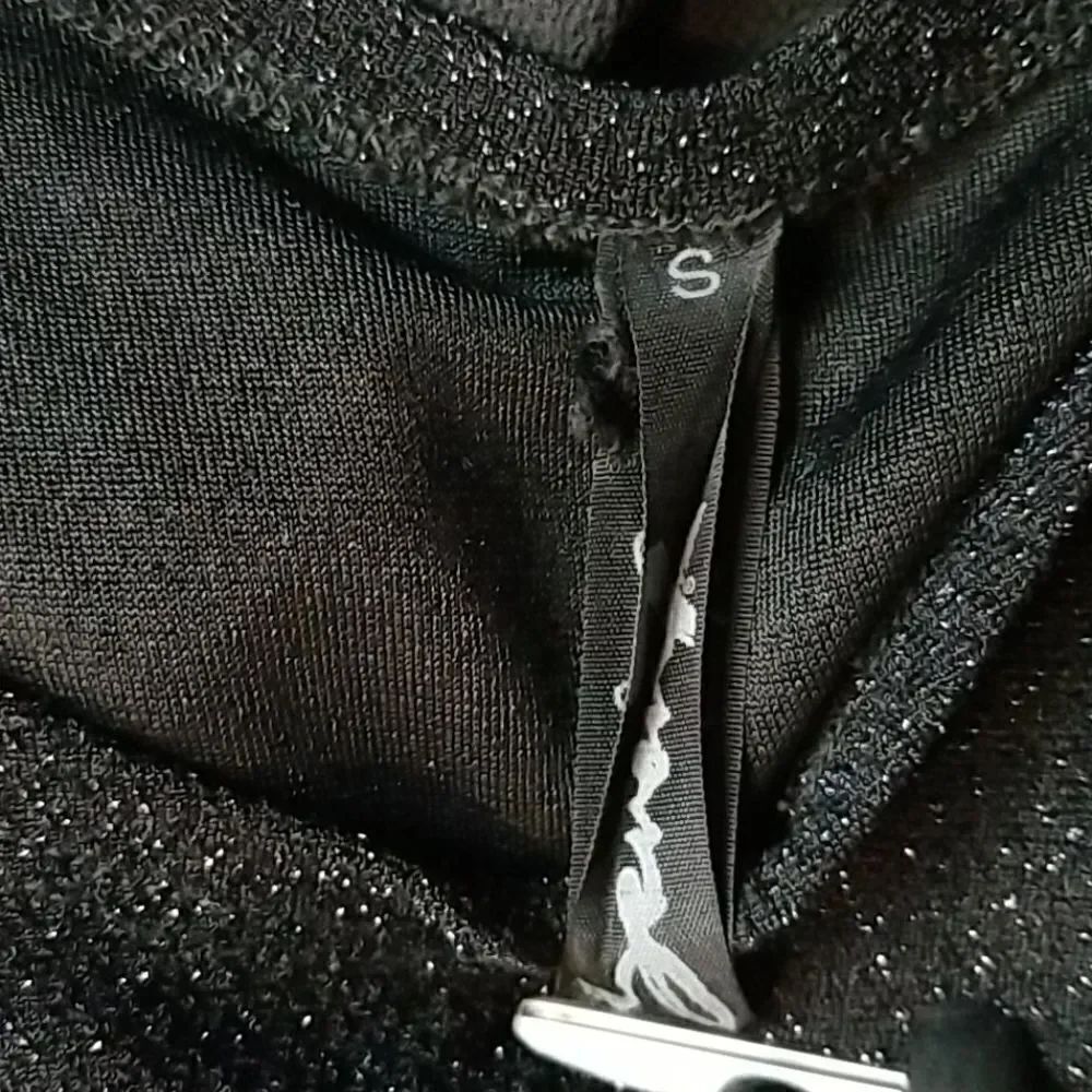 🖤 5/$20 🖤 BLACK TANK..silver threading - Picture 6 of 7